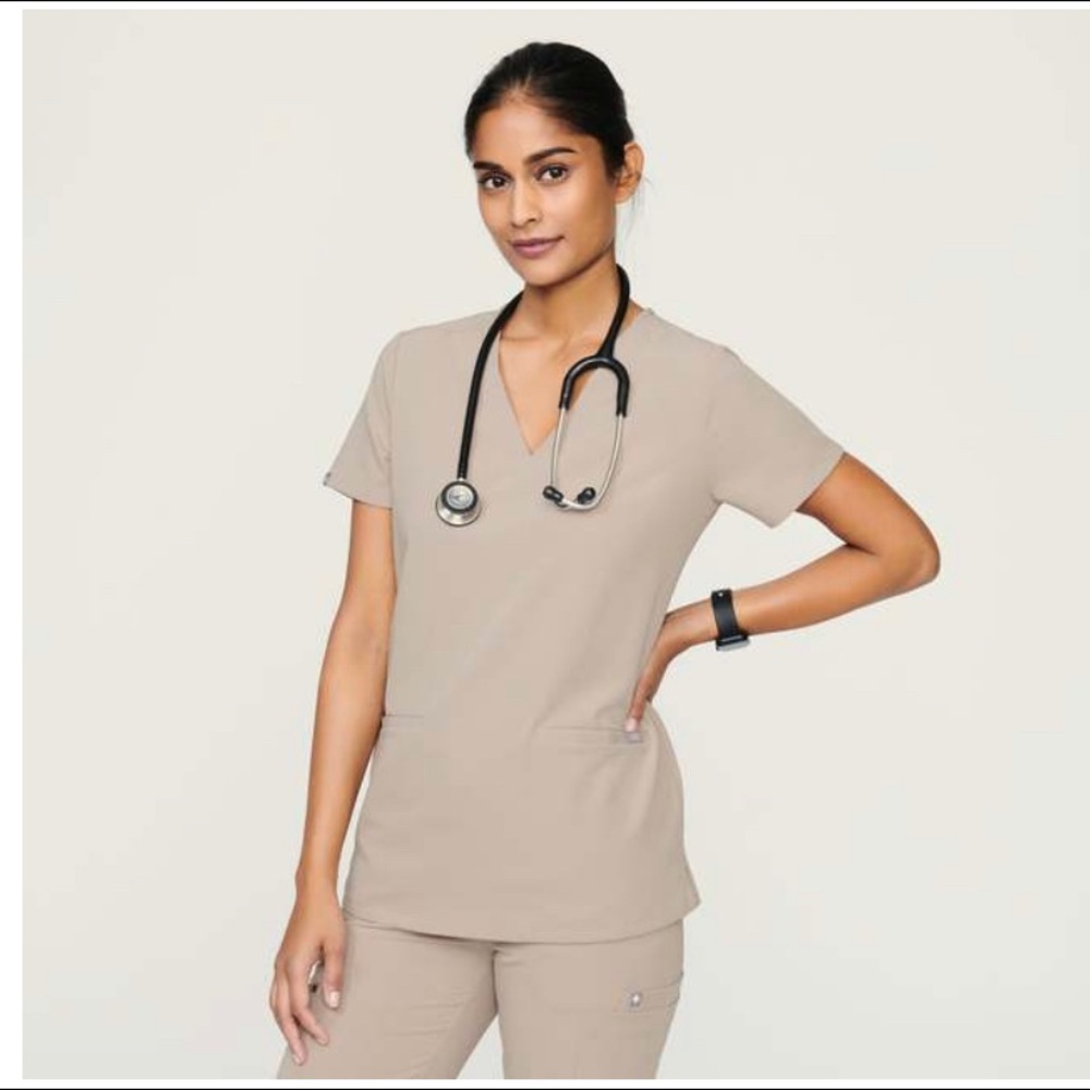 Figs scrub top xs